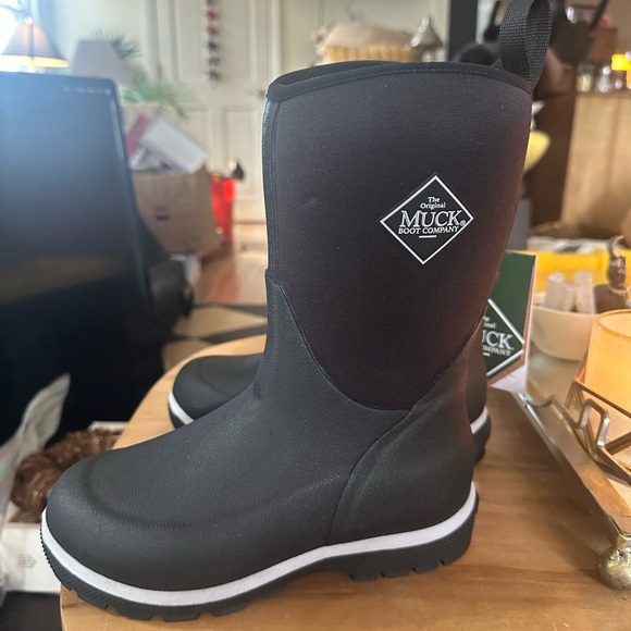 Muck Boot Company Black Kid's Boots new with tags - Picture 3 of 7